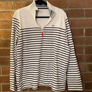 Vineyard Vines quarter zip sweatshirt size XL.